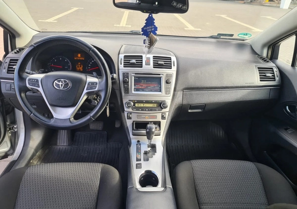 Toyota Avensis cena 46500 przebieg: 182000, rok produkcji 2014 z Koszalin małe 121